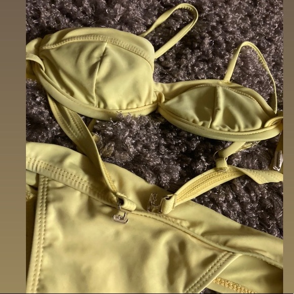 Bikini - Picture 2 of 2